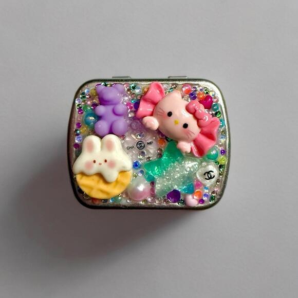 Handmade Decoden Mini Tin Pill Box, Hello Kitty Candy Sweets Kawaii Junk Case - Picture 4 of 6